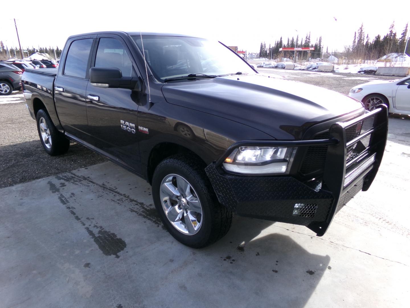 2016 Brown /Black Dodge 1500 SLT Crew Cab SWB 4WD (1C6RR7LT4GS) with an 5.7L V8 OHV 16V engine, 6A transmission, located at 2630 Philips Field Rd., Fairbanks, AK, 99709, (907) 458-0593, 64.848068, -147.780609 - Photo#0